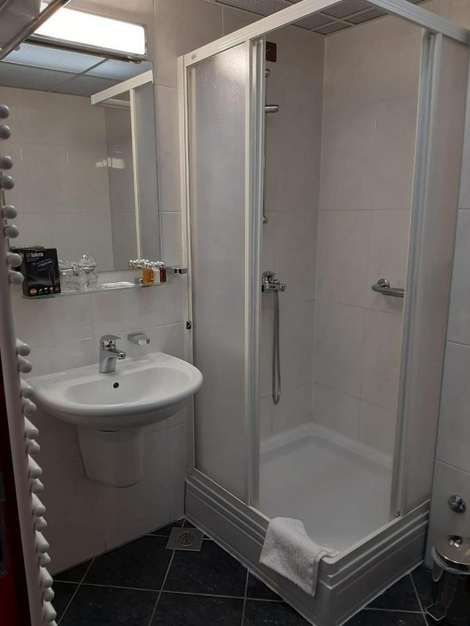 Hotel Tamaris Novi Vinodolski Bagian luar foto