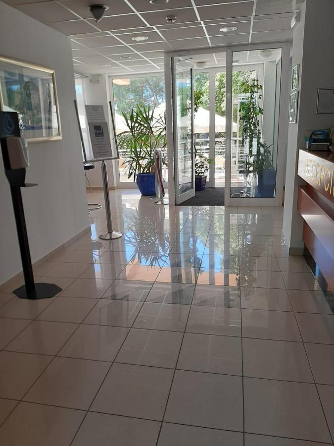 Hotel Tamaris Novi Vinodolski Bagian luar foto