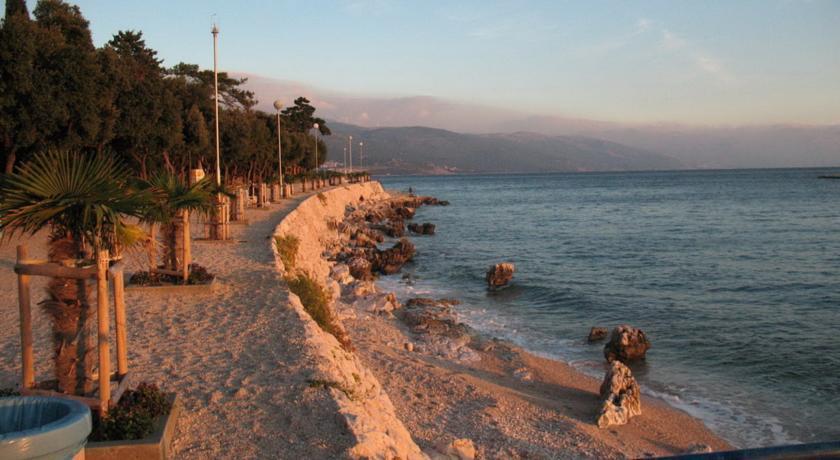 Hotel Tamaris Novi Vinodolski Bagian luar foto